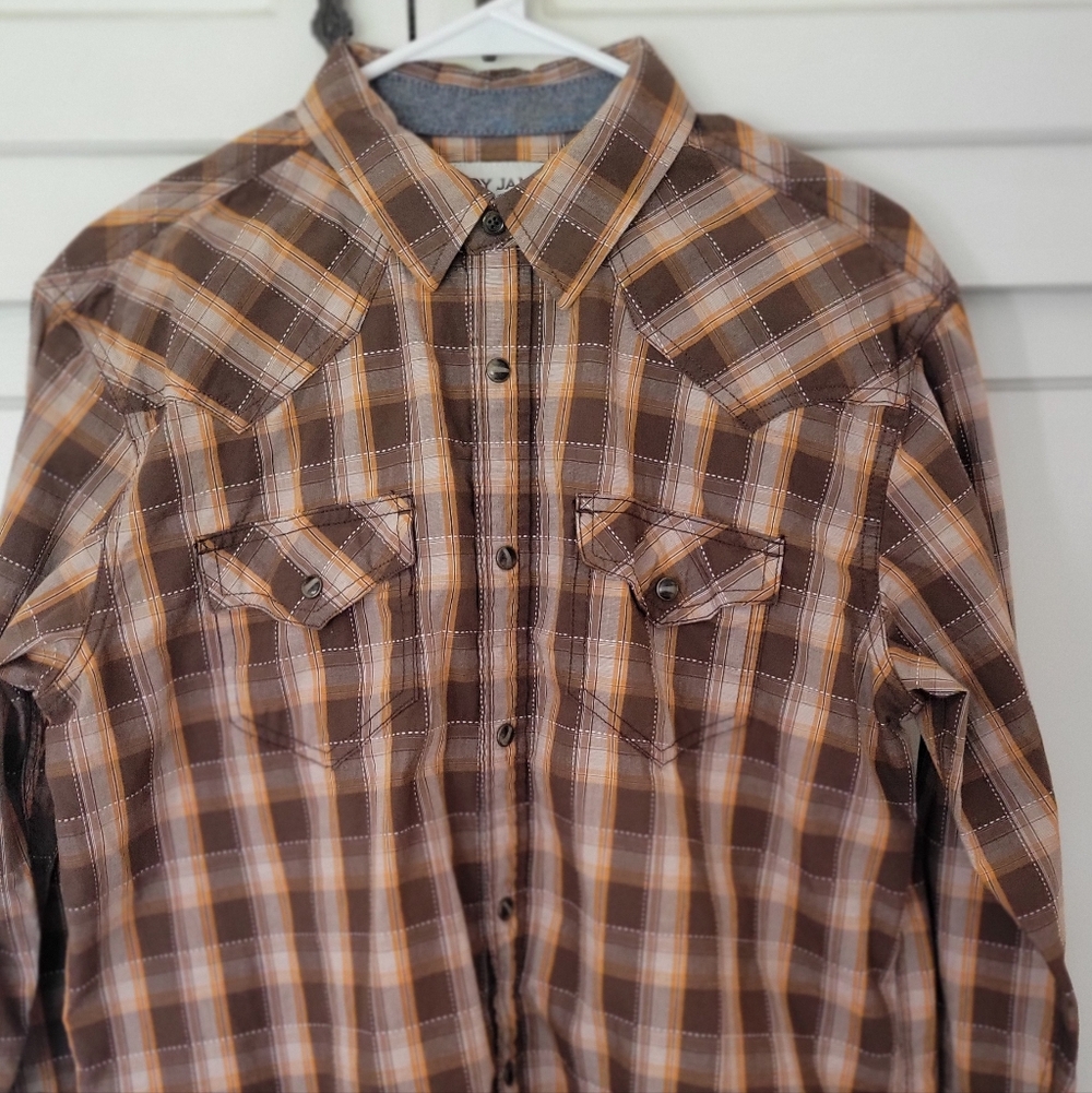 Casual Plaid Button-Down Shirt in Brown and Tan